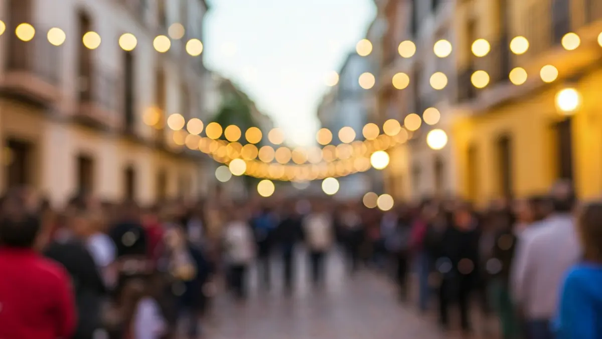 Imagen genérica de una feria andaluza con ambiente festivo y luces.