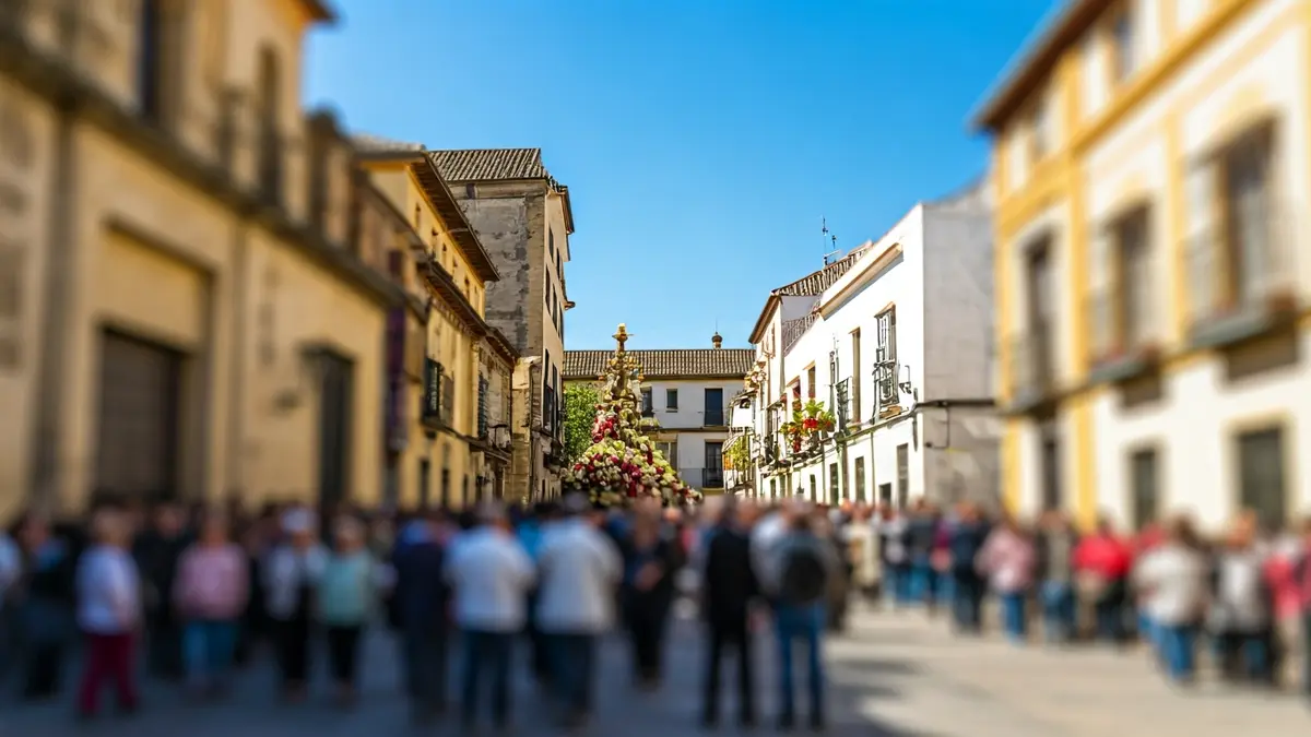 Imagen de las Cruces de Mayo en Córdoba, con una cruz decorada y gente disfrutando de la fiesta.