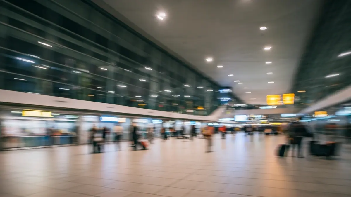 Imagen genérica de un aeropuerto con alta afluencia de pasajeros.