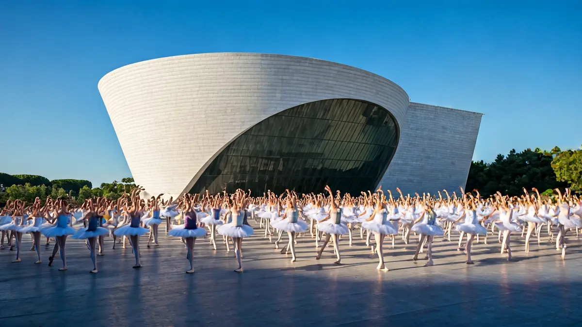 Imagen de bailarines de ballet en una clase al aire libre en el Muelle Uno de Málaga.