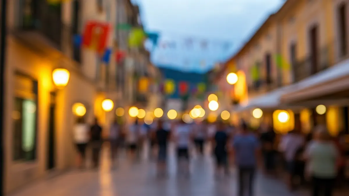 Imagen genérica de una calle decorada para una fiesta patronal en un pueblo andaluz.