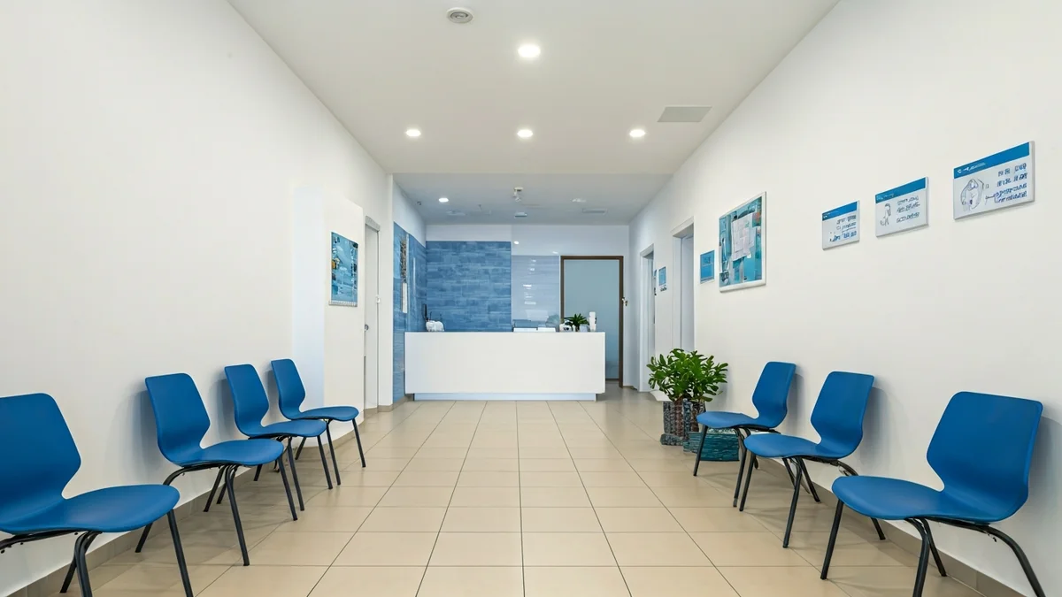 Imagen genérica de una sala de espera de un centro de salud moderno.