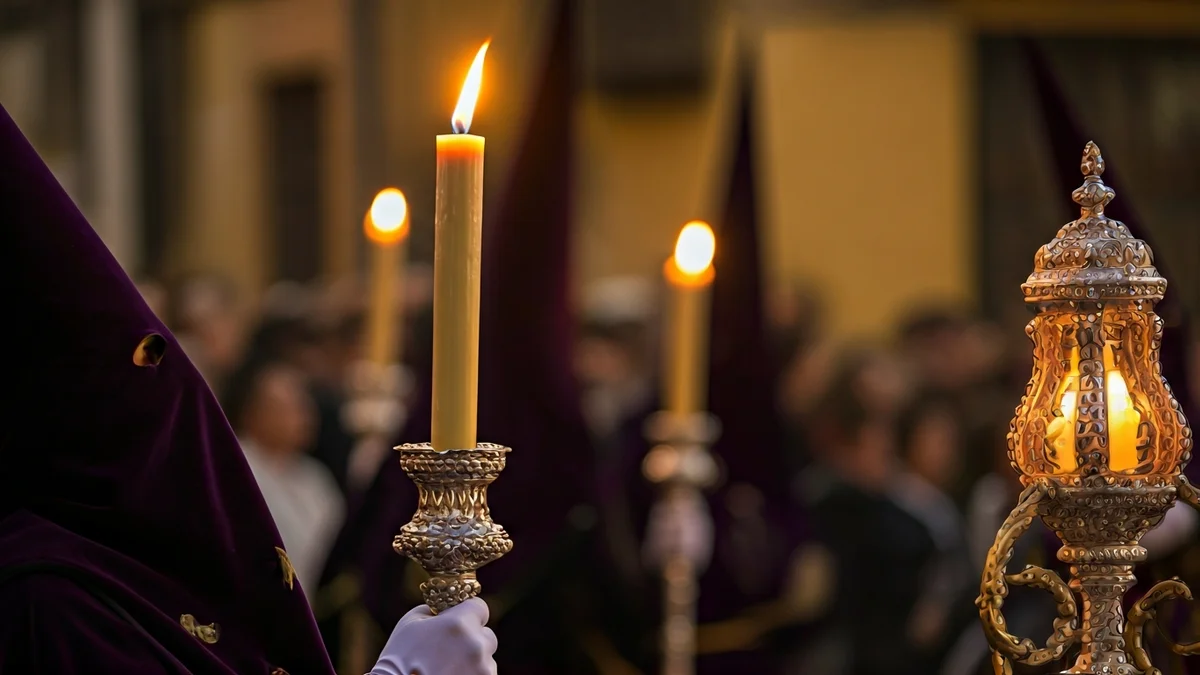 Imagen genérica de una vela de procesión de Semana Santa en Andalucía.