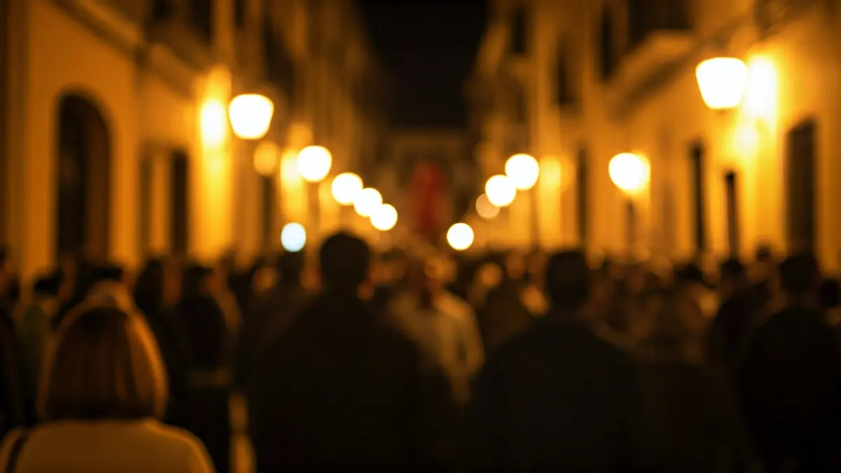 Generic image of a crowd in an Andalusian street during a night celebration.