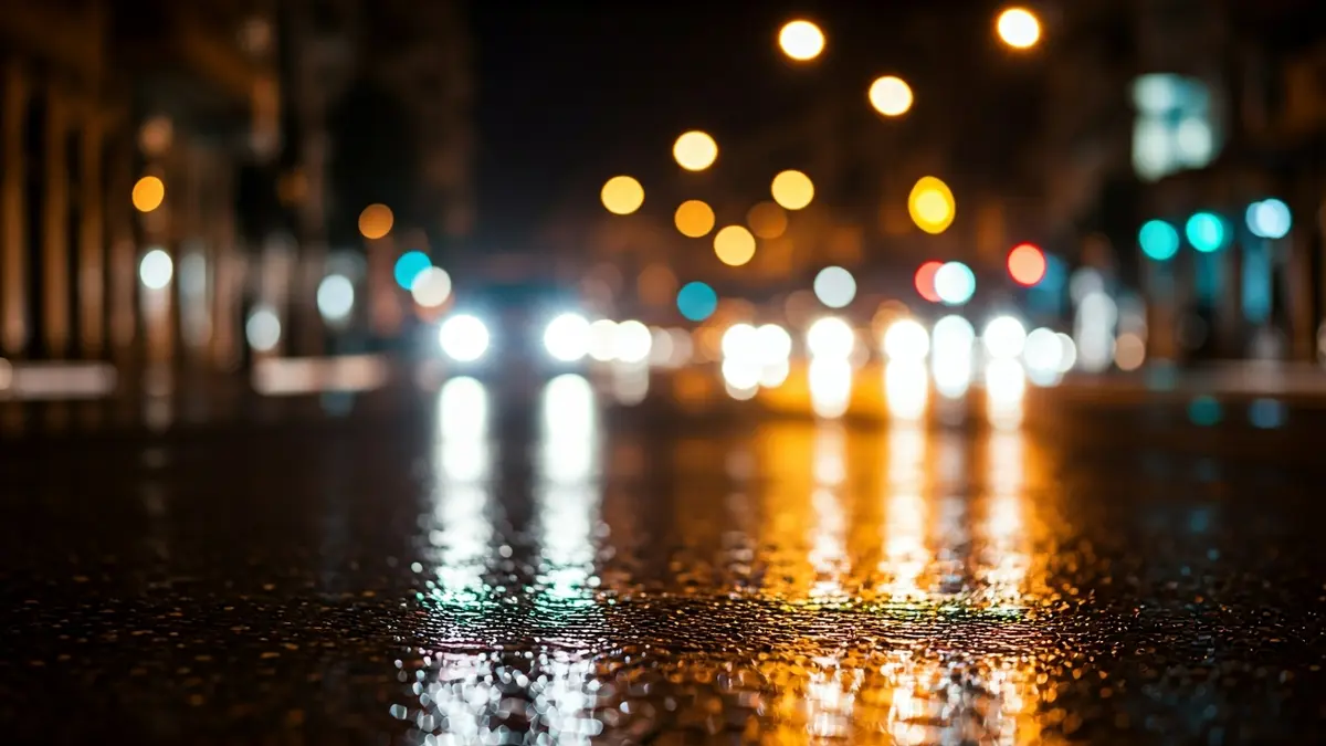 Imagen genérica de una calle mojada por la lluvia en una ciudad andaluza.