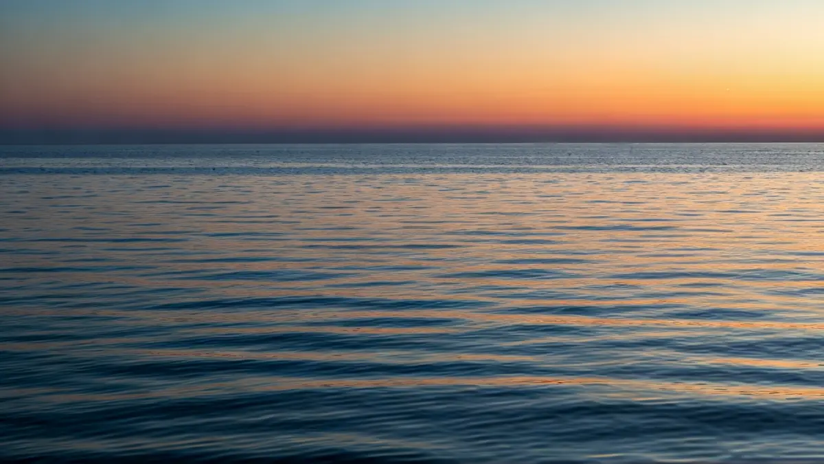 Generic image of the Alboran Sea at dawn, with the horizon painted in soft colors.