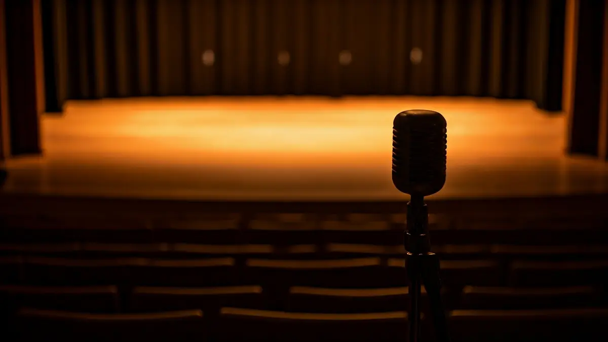 Generic image of an empty theater stage, ready for a tribute event.