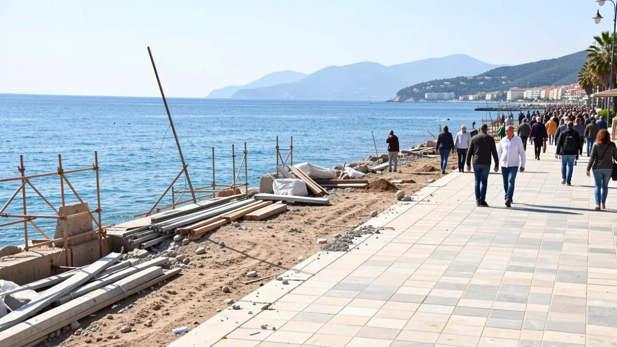 Imagen de un paseo marítimo dañado por el temporal en Matalascañas, con obras de reparación en curso.