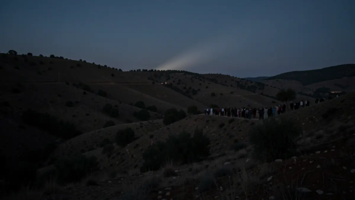 Imagen genérica de un paisaje montañoso aislado en Andalucía al anochecer.