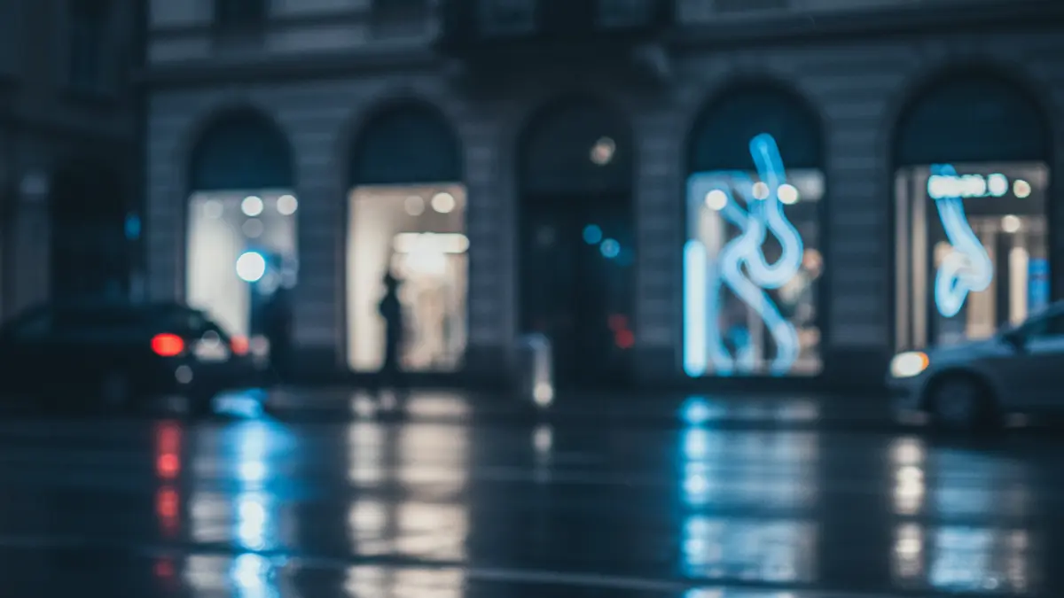 Generic image of emergency lights in an urban setting.