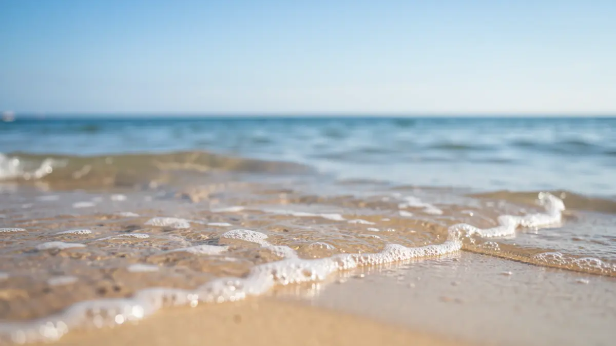 Imagen genérica de una playa tranquila en Almería con el mar Mediterráneo.
