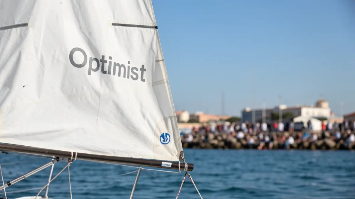 Generic image of an Optimist sailboat sail in the Bay of Cádiz.