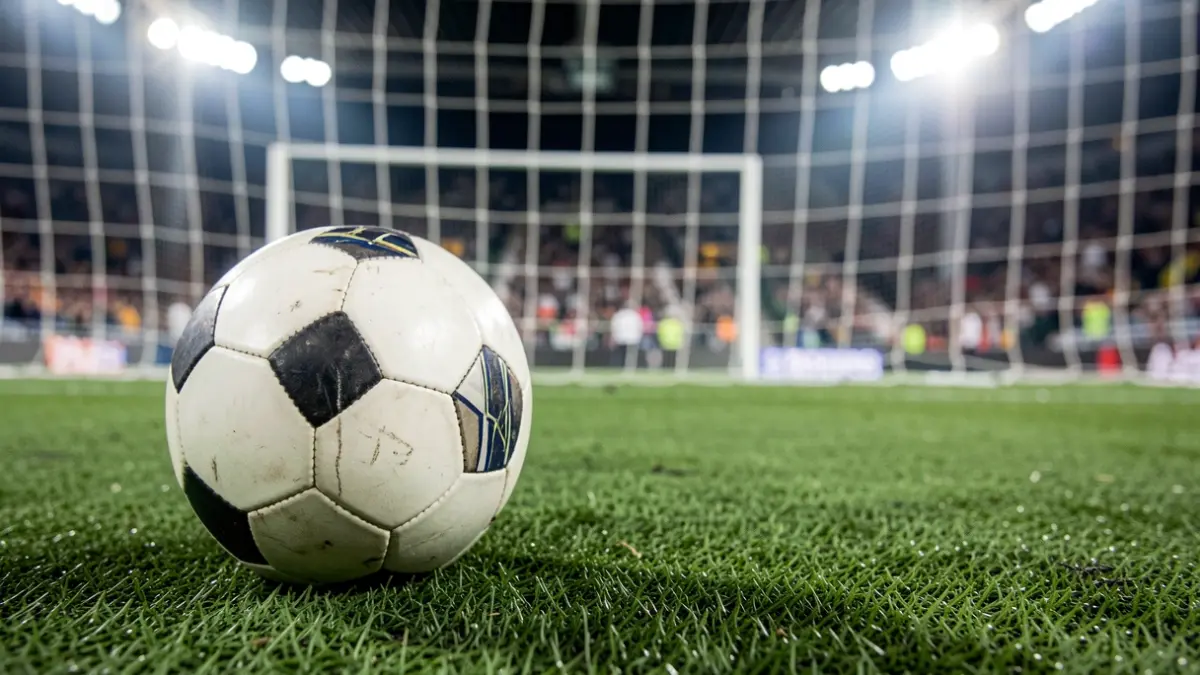 Imagen genérica de un campo de fútbol con césped artificial y una portería.
