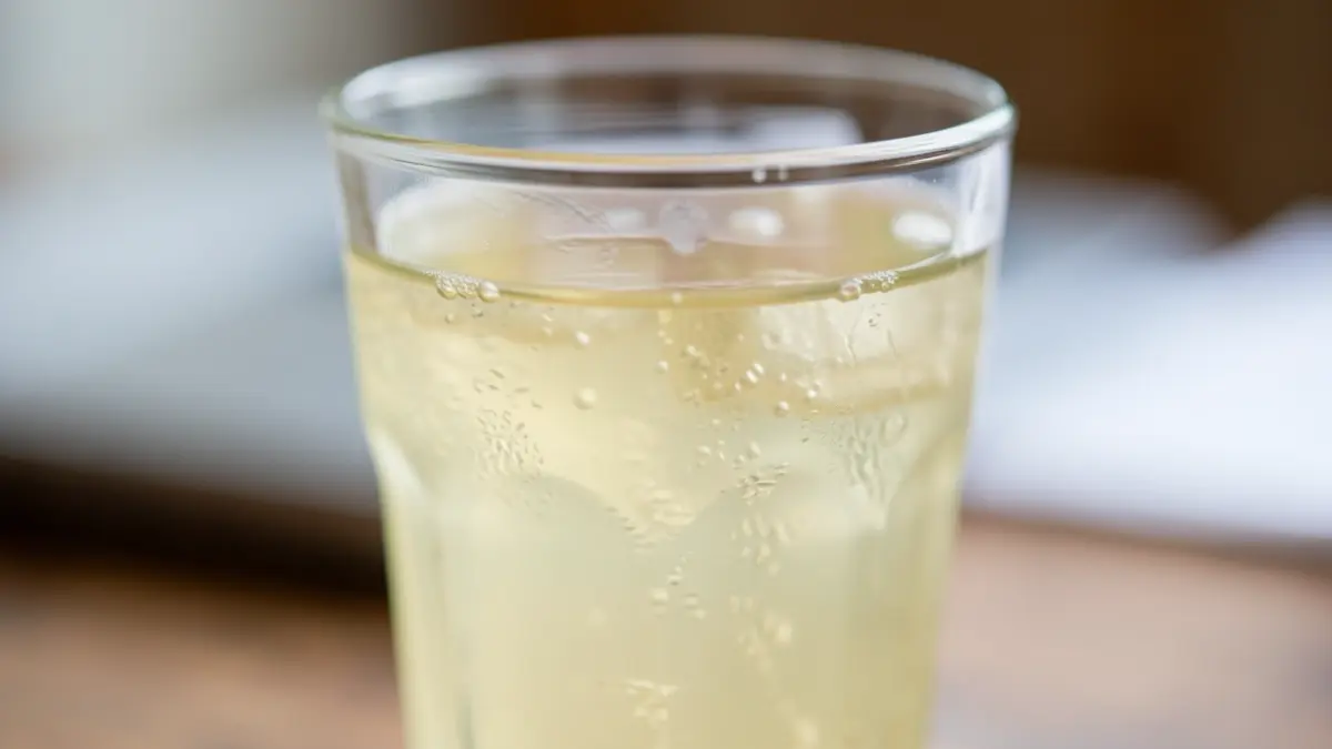 Imagen genérica de un vaso con agua turbia.
