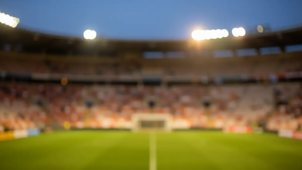 Imagen genérica de las gradas de un estadio de fútbol al atardecer.