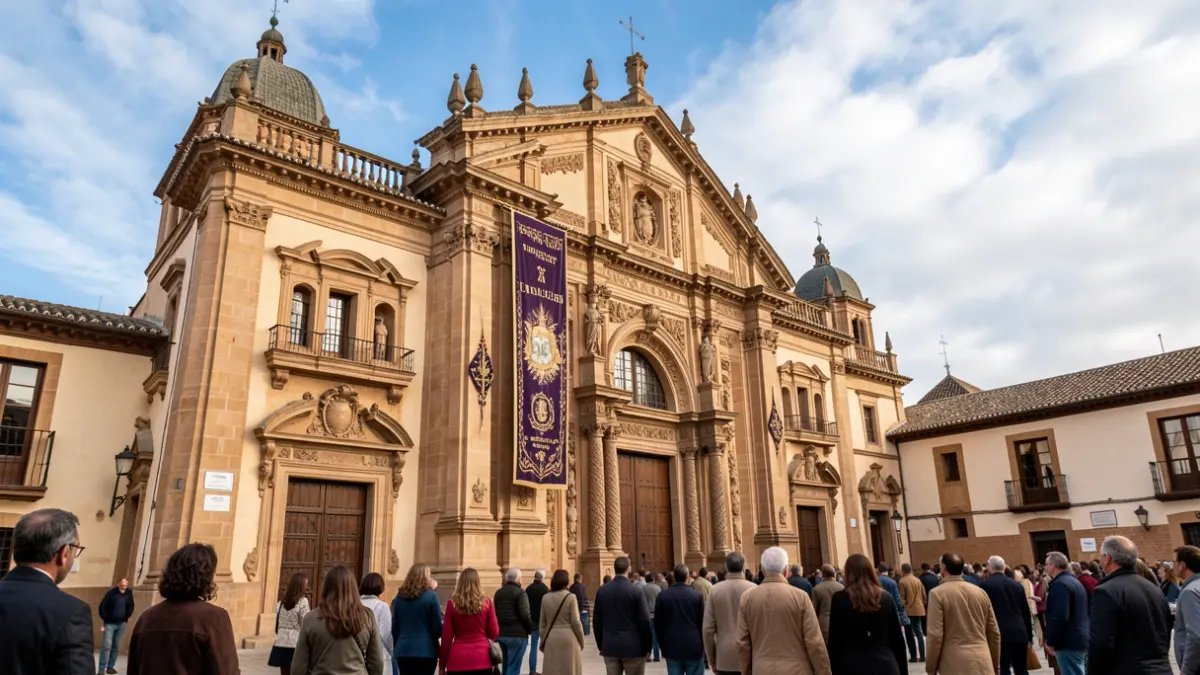 Fachada de una iglesia tradicional andaluza con un cartel conmemorativo.