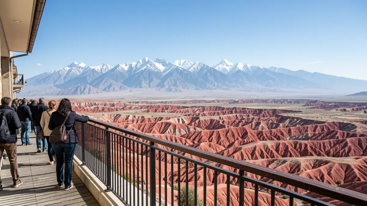 Imagen genérica del Mirador del Fin del Mundo en Granada, con vistas a Sierra Nevada y formaciones geológicas.