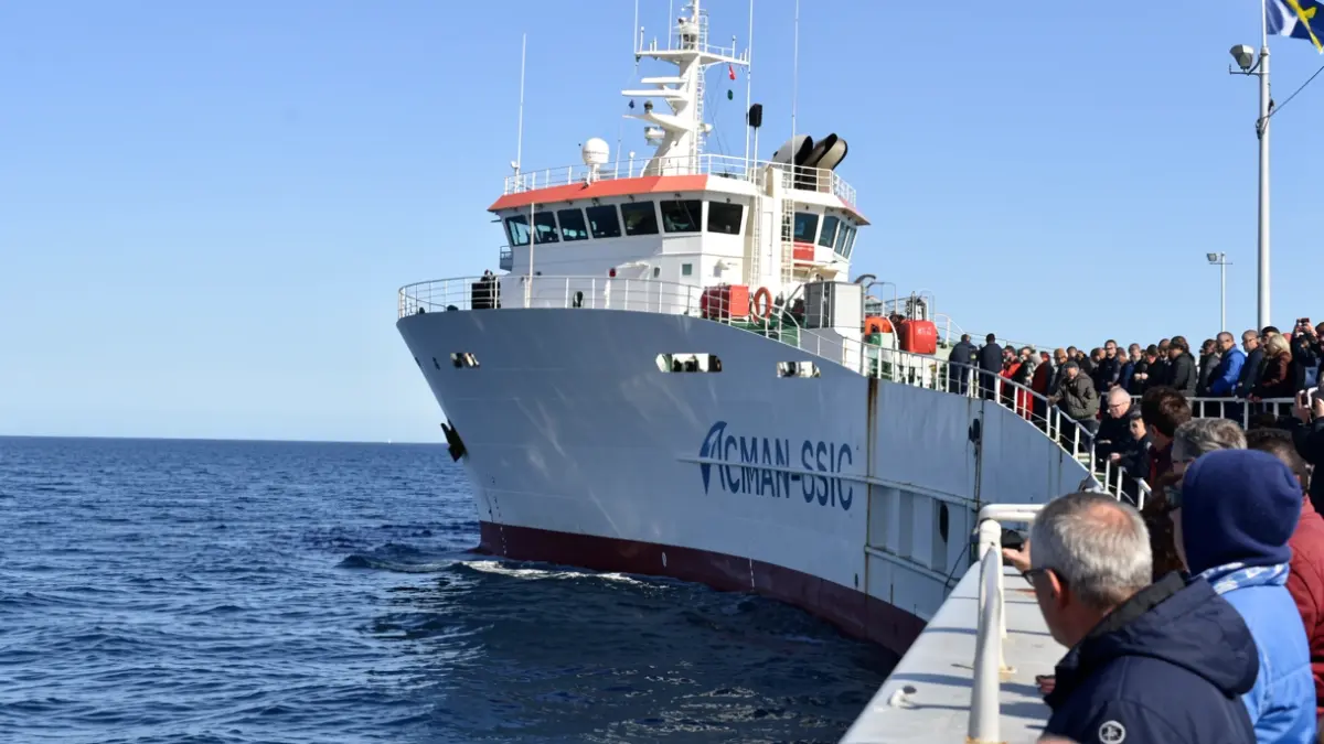 Imagen de un buque de investigación marina del ICMAN-CSIC en el mar.