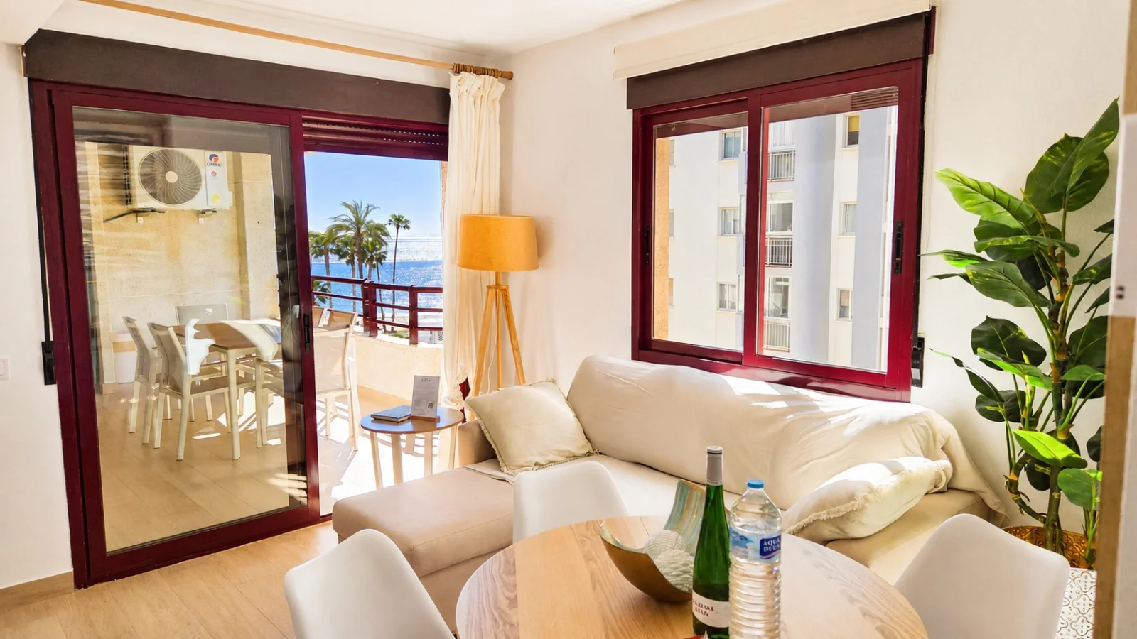 Apartment facing the Mediterranean