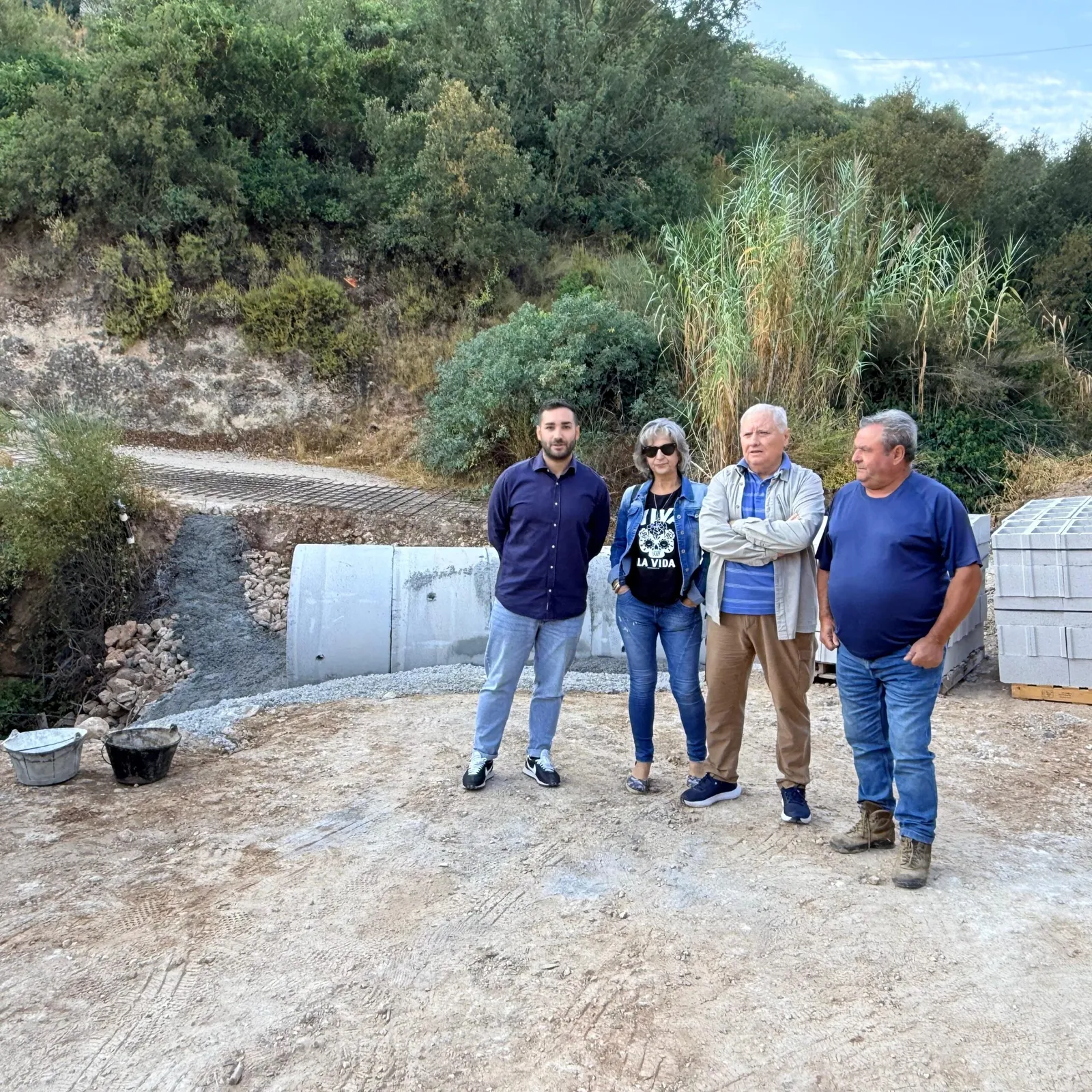Reconstrucción del puente en el camino rural entre Venta de Pantalones y Las Casillas